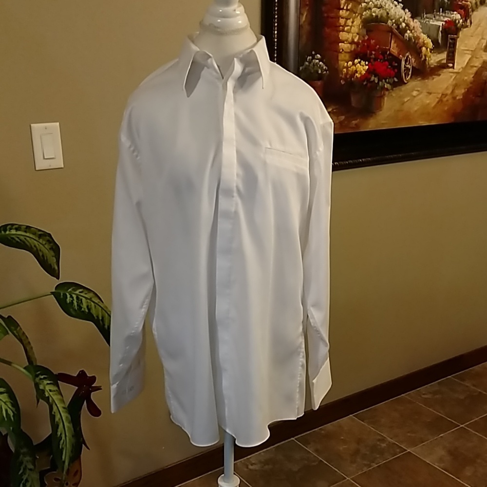 J. Ferrar long-sleeve button-up dress shirt